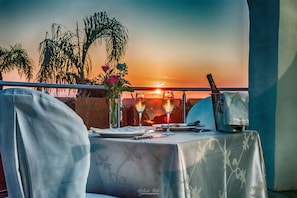 Breakfast, lunch, dinner served; Mediterranean cuisine