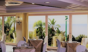 Breakfast, lunch, dinner served; Mediterranean cuisine