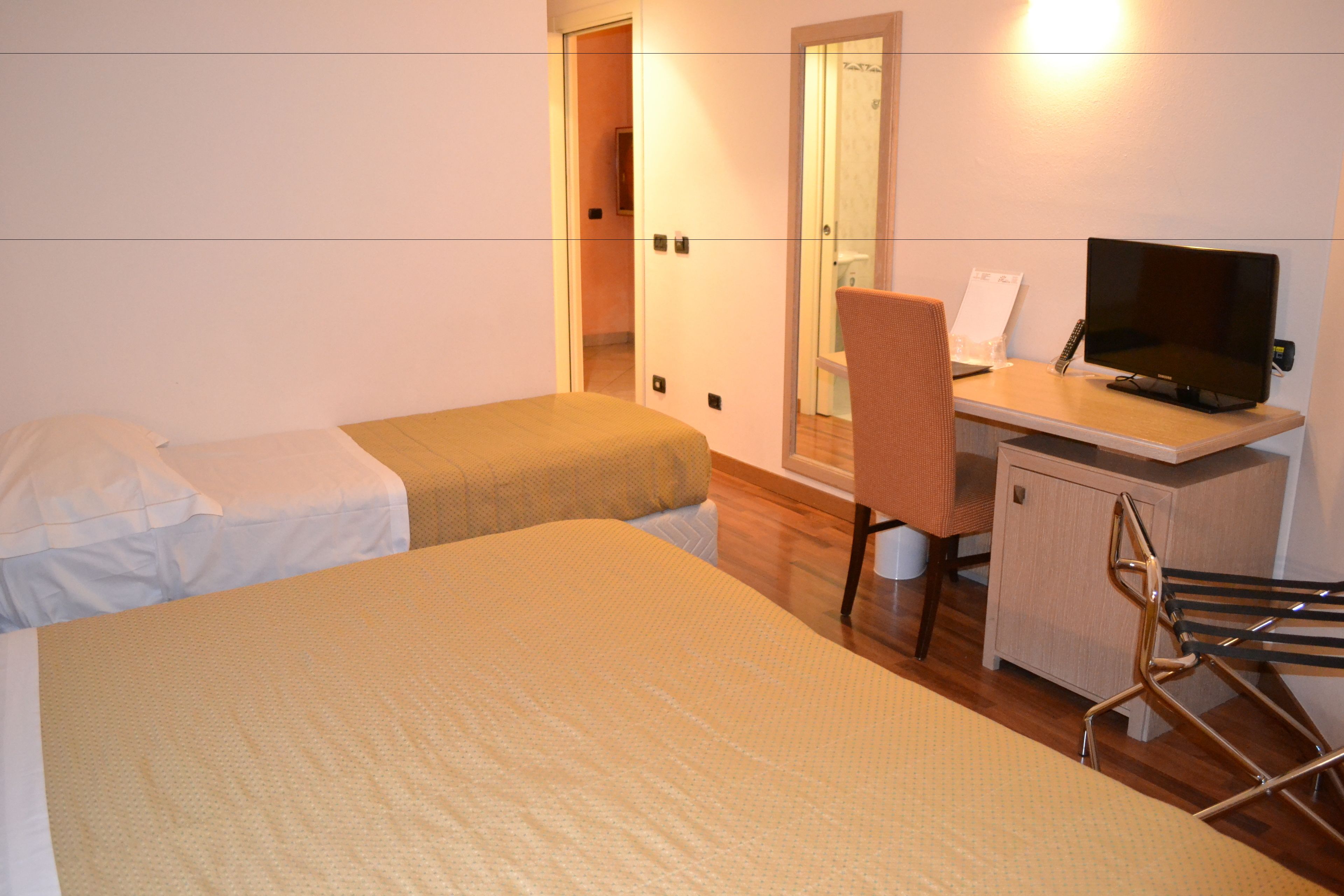 junior suite for 5 people | premium bedding, select comfort beds, minibar, in-room safe