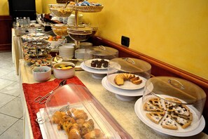 Petit déjeuner continental servi tous les jours en supplément