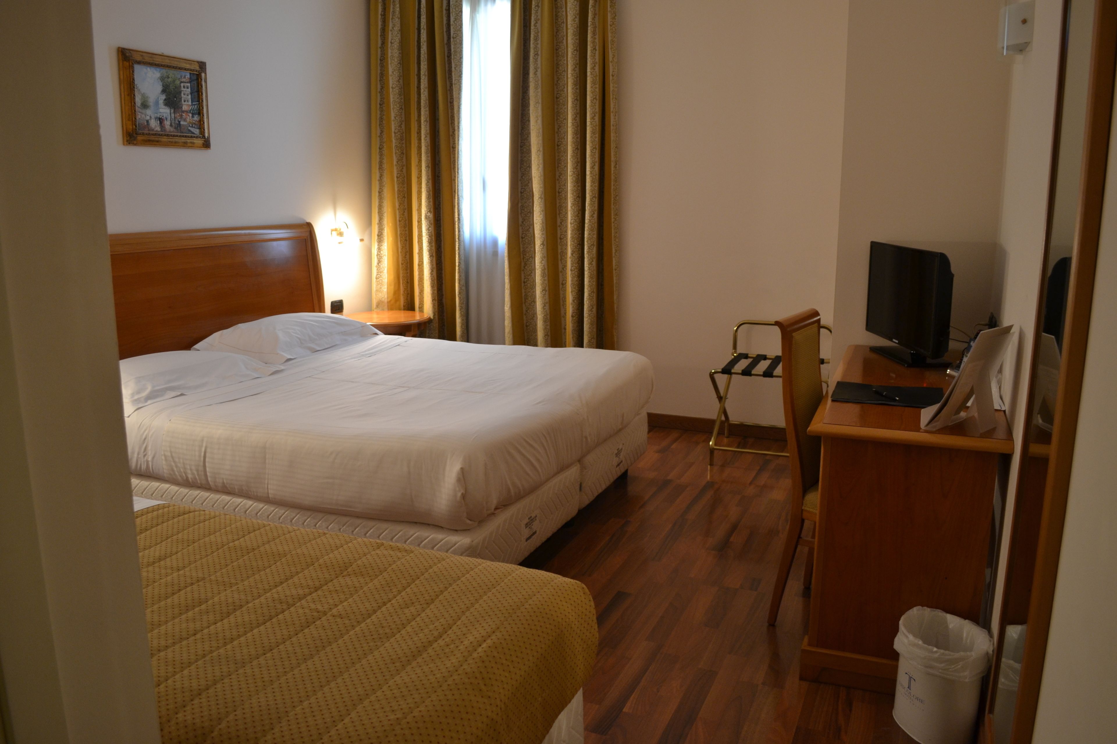 junior suite for 5 people | premium bedding, select comfort beds, minibar, in-room safe