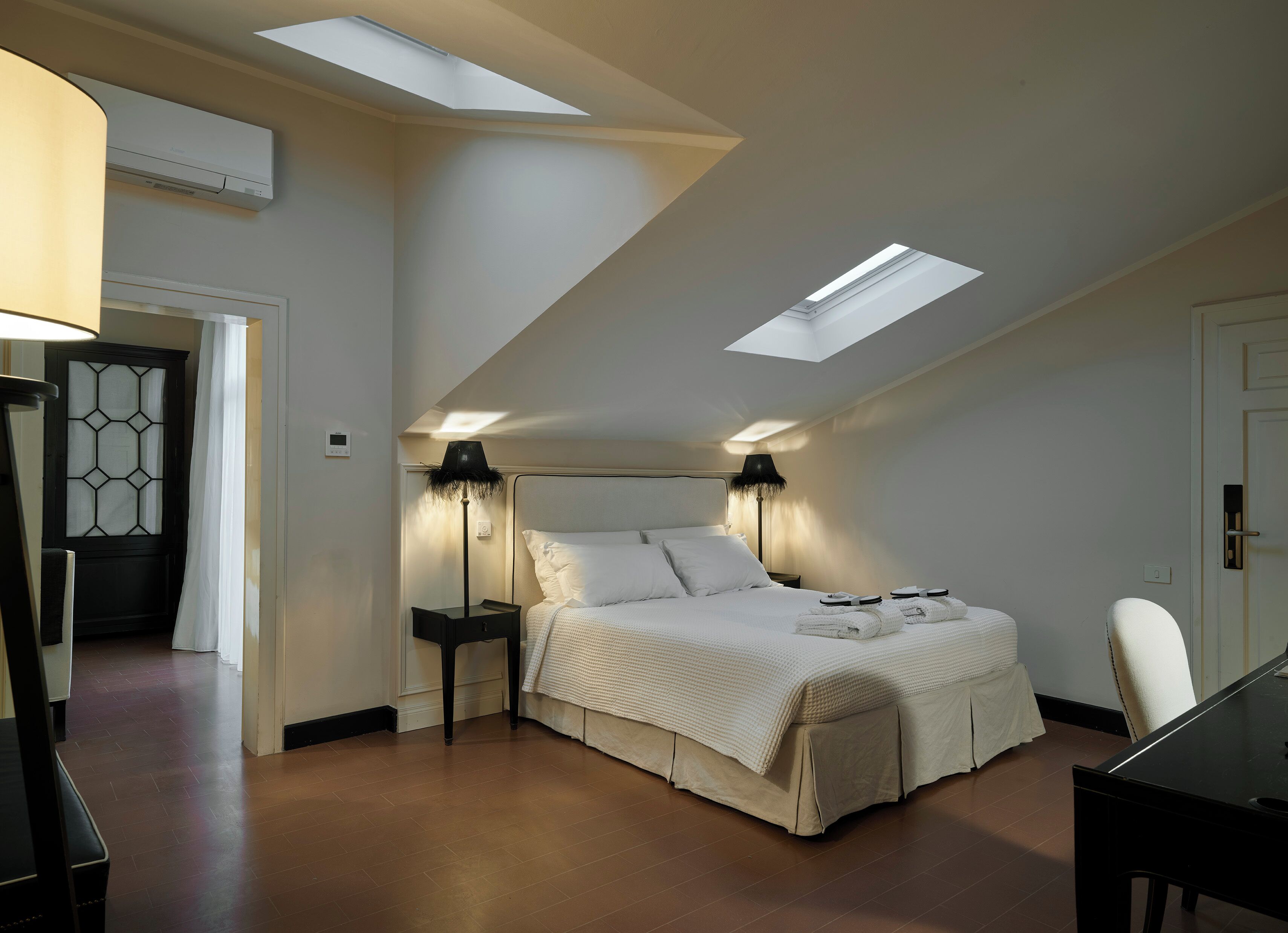 Suite familiar, vistas al jardín | Ropa de cama hipoalergénica, minibar, caja fuerte