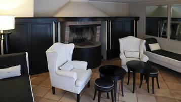 Junior Suite | 1 bedroom, hypo-allergenic bedding, minibar, in-room safe