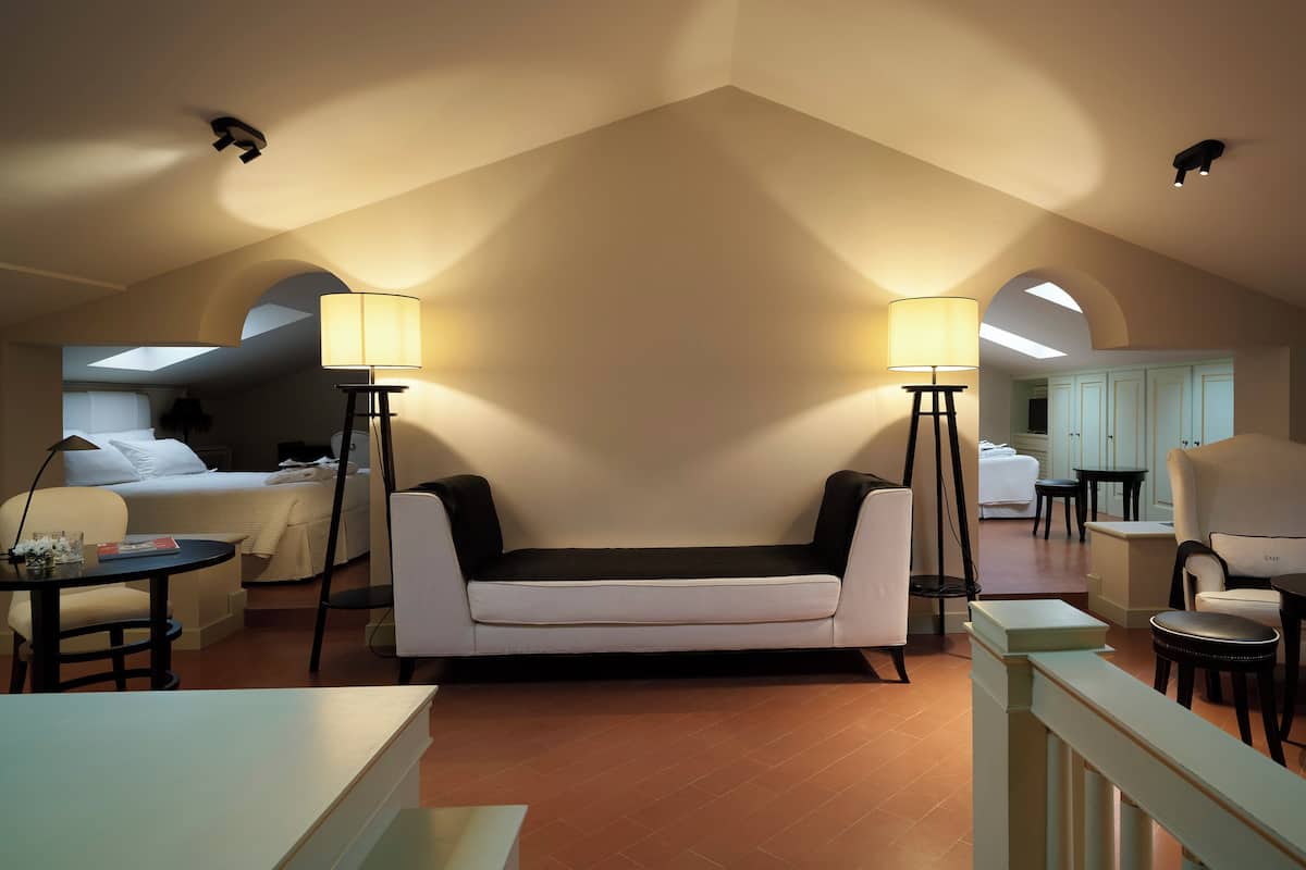 Phòng Suite dành cho gia đình | Bộ đồ giường kháng dị ứng, minibar, két bảo mật tại phòng, bàn 