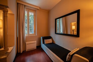 Deluxe Room | 1 bedroom, hypo-allergenic bedding, minibar, in-room safe