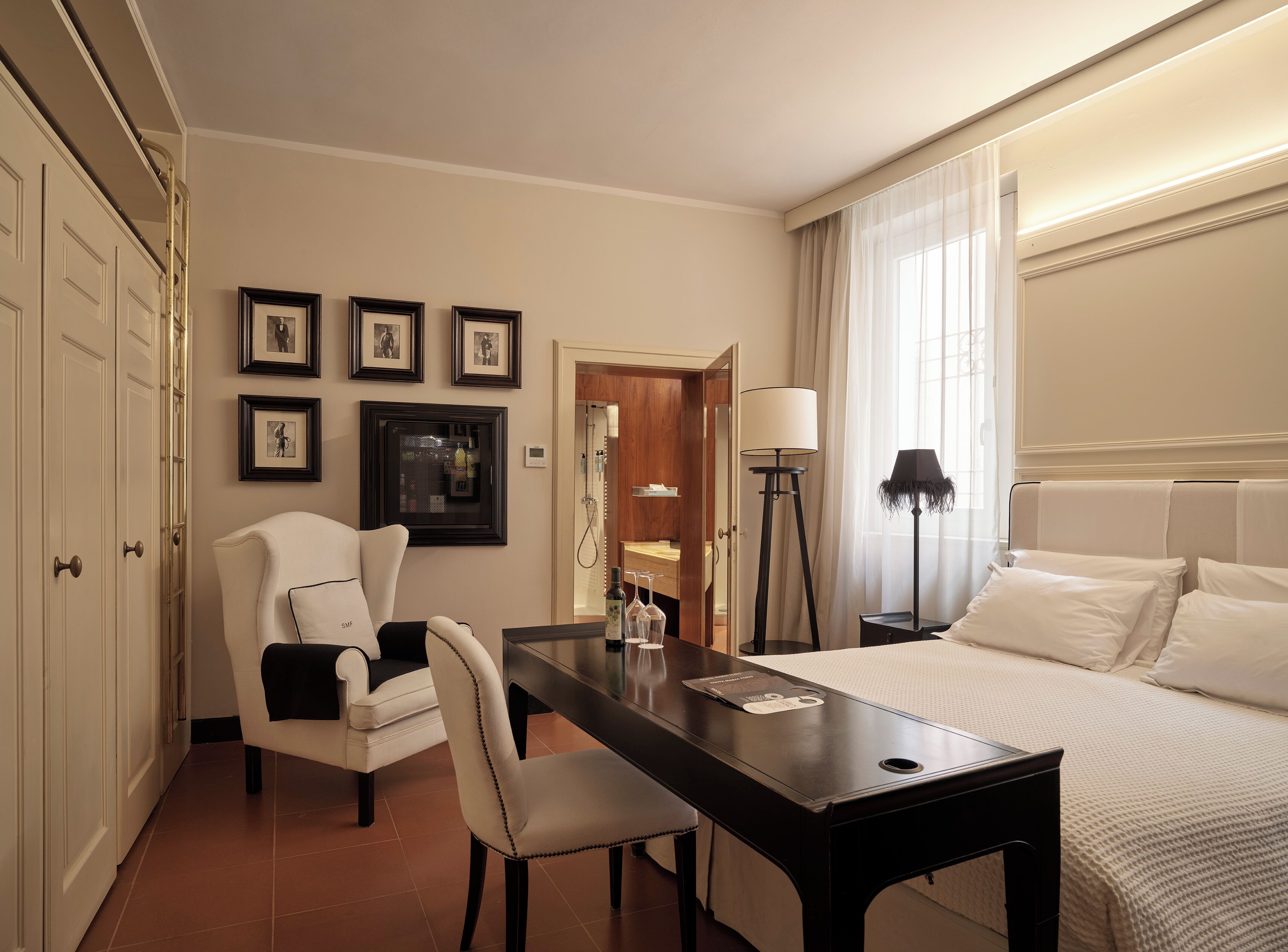 Habitación superior | Ropa de cama hipoalergénica, minibar, caja fuerte