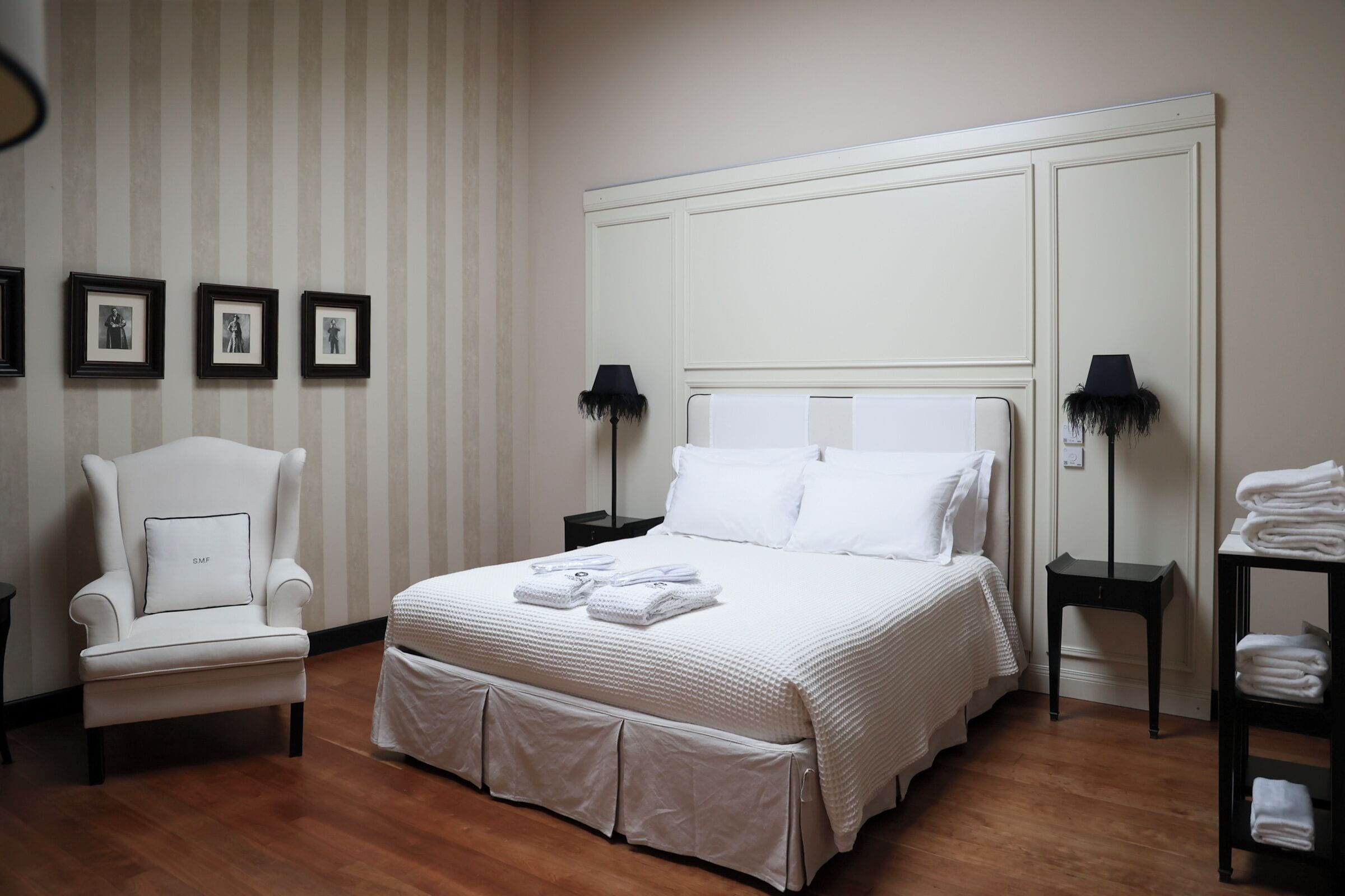 Junior-Suite | Allergikerbettwaren, Minibar, Zimmersafe, individuell dekoriert