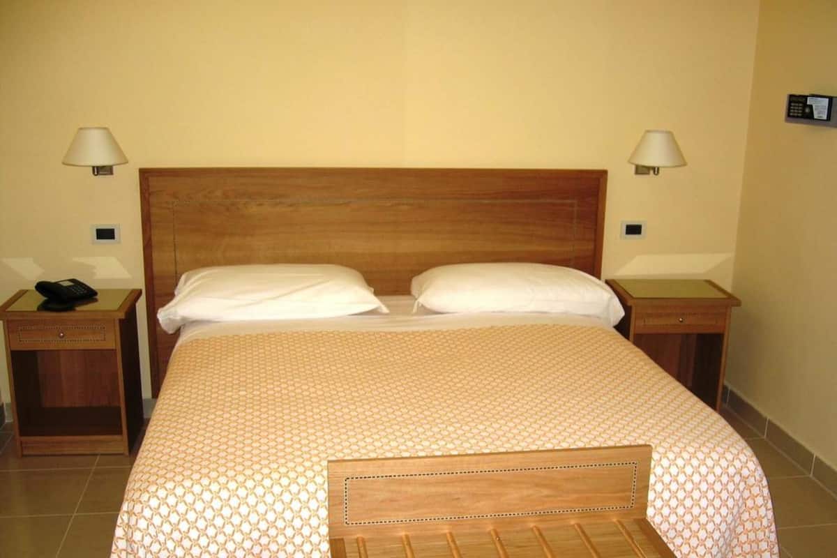 1 bedroom, minibar, in-room safe, desk