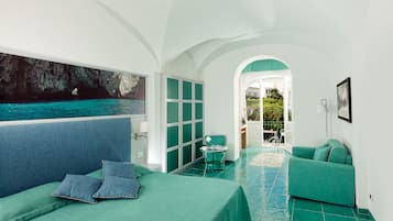 Deluxe Double Room | Minibar, in-room safe, desk, blackout drapes