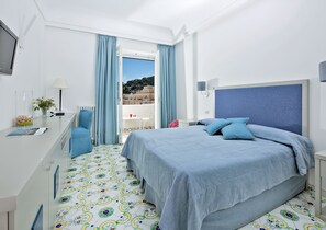 Deluxe Double Room | Minibar, in-room safe, desk, blackout curtains