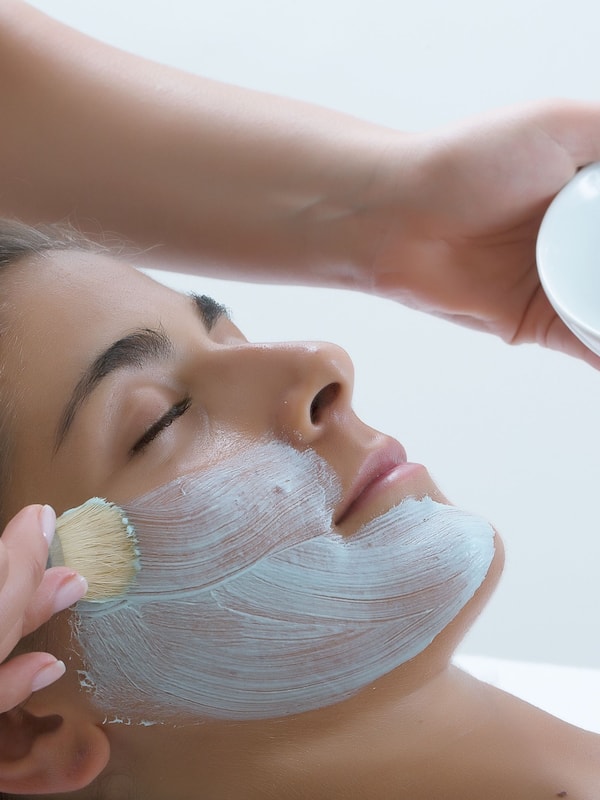 Soins corporels, gommages corporels, soins du visage