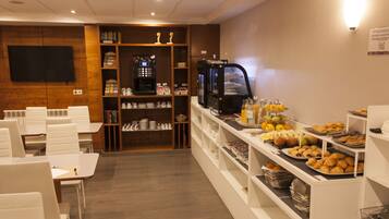 Dagelijks ontbijtbuffet (EUR 9.90 per persoon)