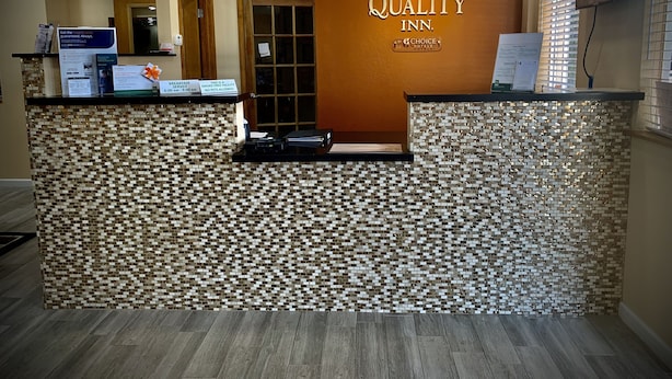 Quầy tiếp tân
