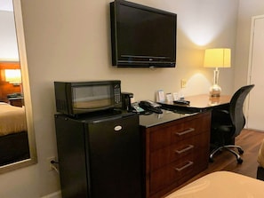 Room, 1 Queen Bed, Non Smoking (Efficiency) | Television