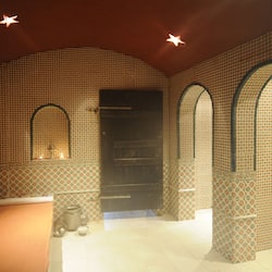 Sauna, steam room, Turkish bath/hammam, body treatments
