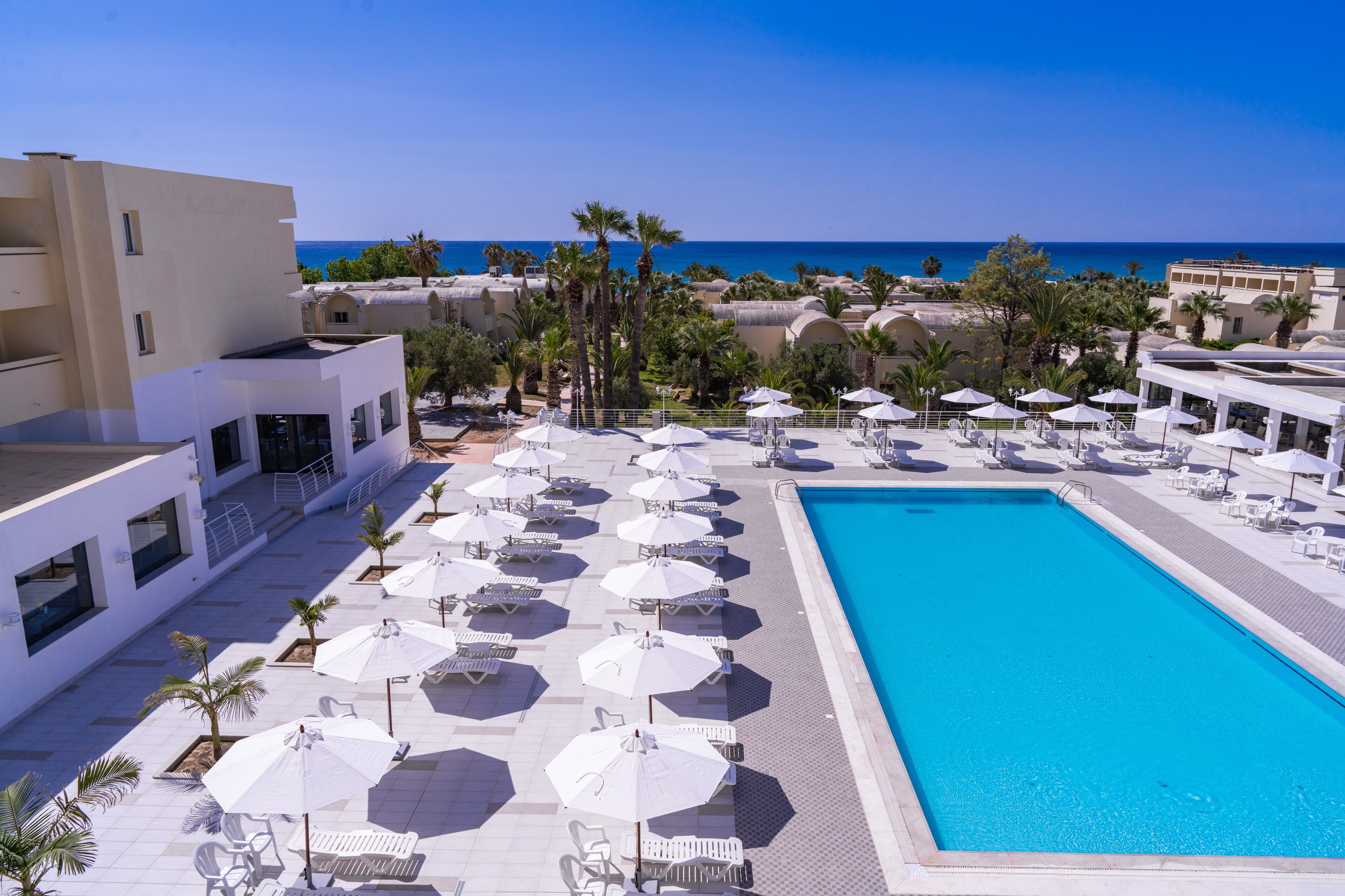 Twin Room, Sea View | Desk, blackout drapes, free cribs/infant beds, bed sheets
