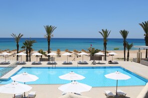 Indoor pool, 2 outdoor pools, pool umbrellas, pool loungers - Omar Khayam Resort & Aqua Park (Hammamet)