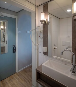 Kylpyhuoneen pesuallas