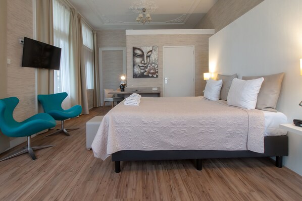 Suite Double | In-room safe, desk, laptop workspace, free WiFi