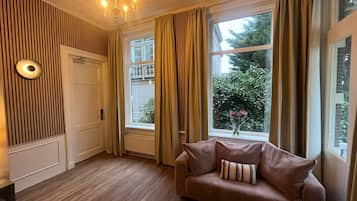 In-room safe, desk, laptop workspace, free WiFi