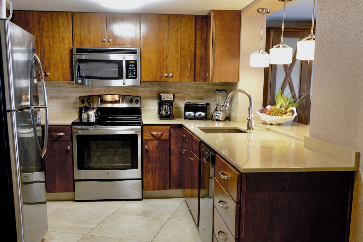 deluxe suite, 1 bedroom, kitchenette, oceanfront | private kitchen | full-sized fridge, microwave, oven, stovetop