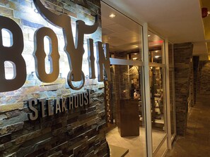 4 restaurants; breakfast, lunch, and dinner served