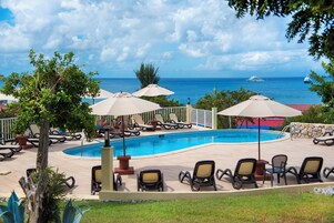 6 outdoor pools, open 7:00 AM to 10:00 PM, pool umbrellas, sun loungers