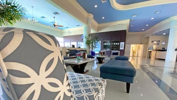 Coin salon dans le hall