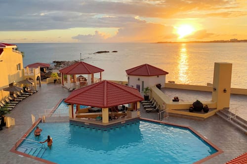 6 outdoor pools, open 7:00 AM to 10:00 PM, pool umbrellas, sun loungers