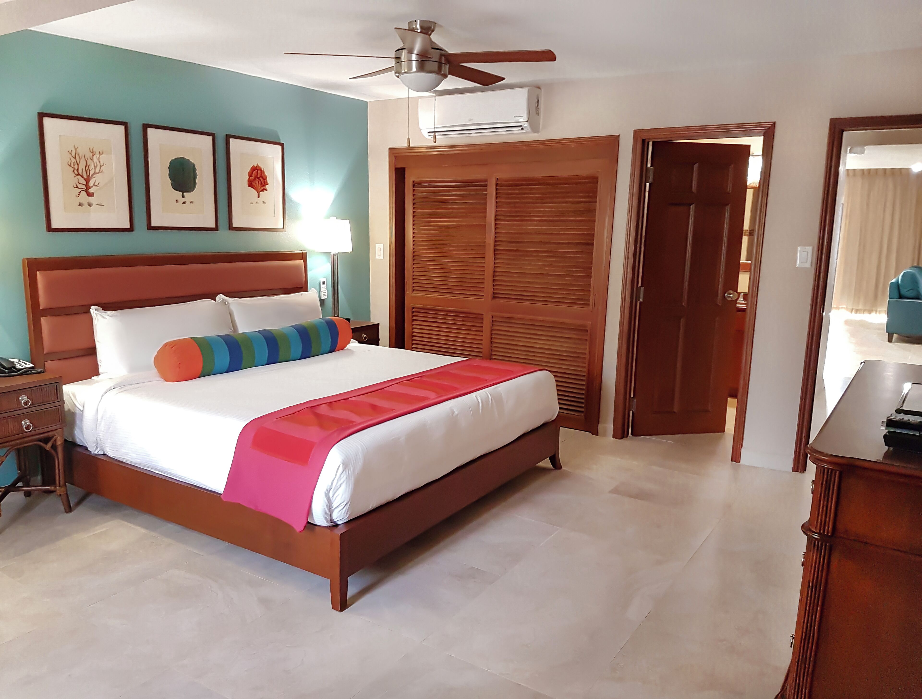 Deluxe Suite, 2 Bedrooms, Fully Equipped Kitchen | أغطية فراش متميزة وأسرّة بإسفنج يتكيف مع شكل الجسم وخزنة داخل الغرفة