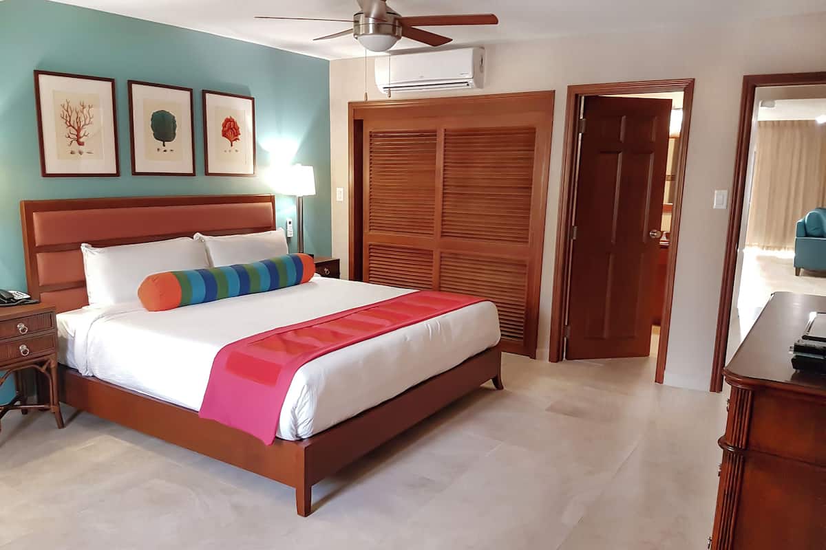 Deluxe Suite, 2 Bedrooms, Fully Equipped Kitchen | Ropa de cama de alta calidad y camas con efecto memoria