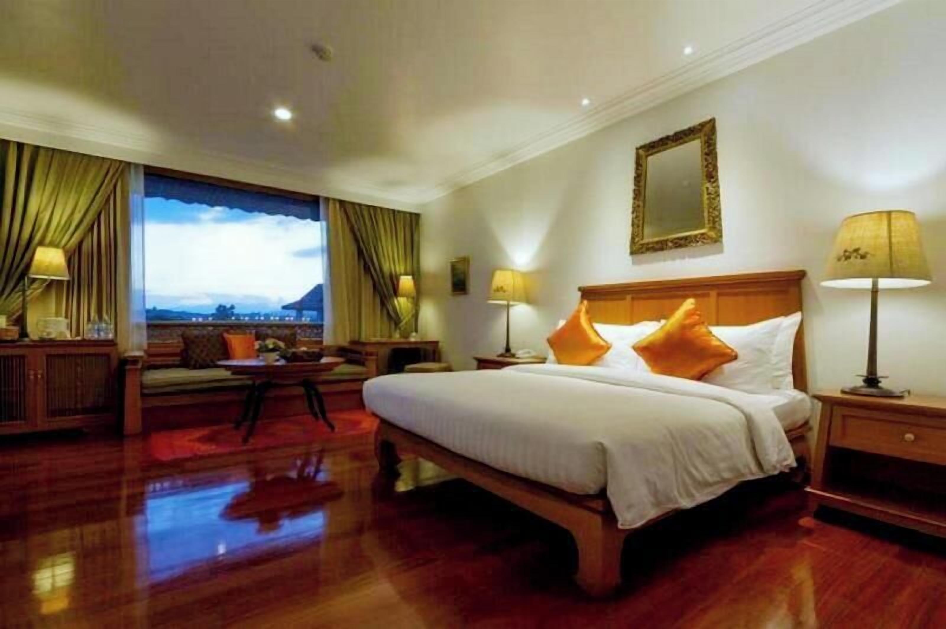 Minibar, in-room safe, desk, blackout curtains