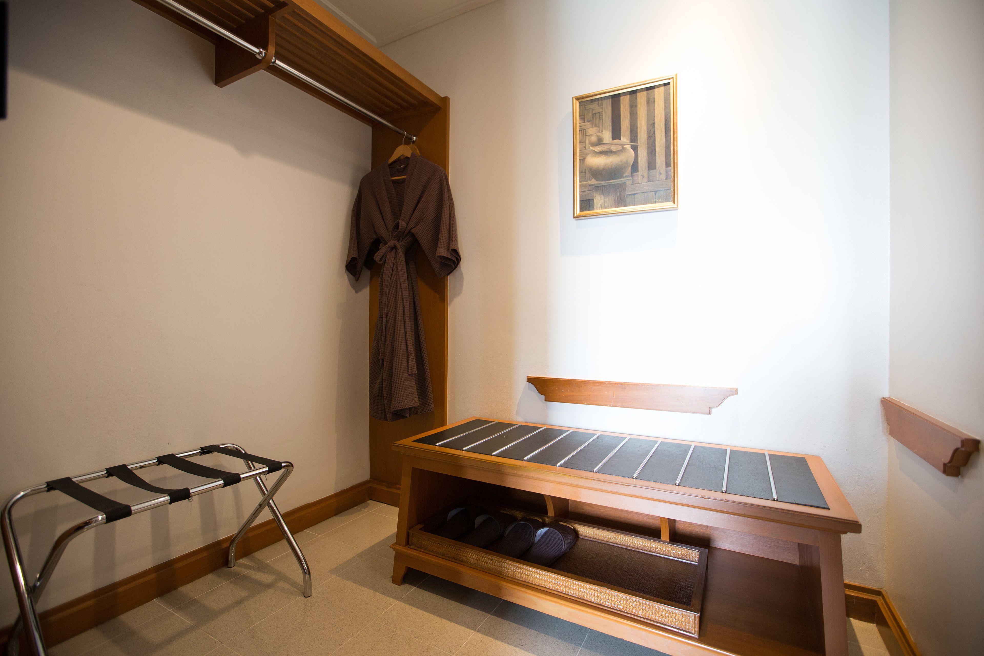 suite, balcony, river view | minibar, in-room safe, desk, blackout curtains