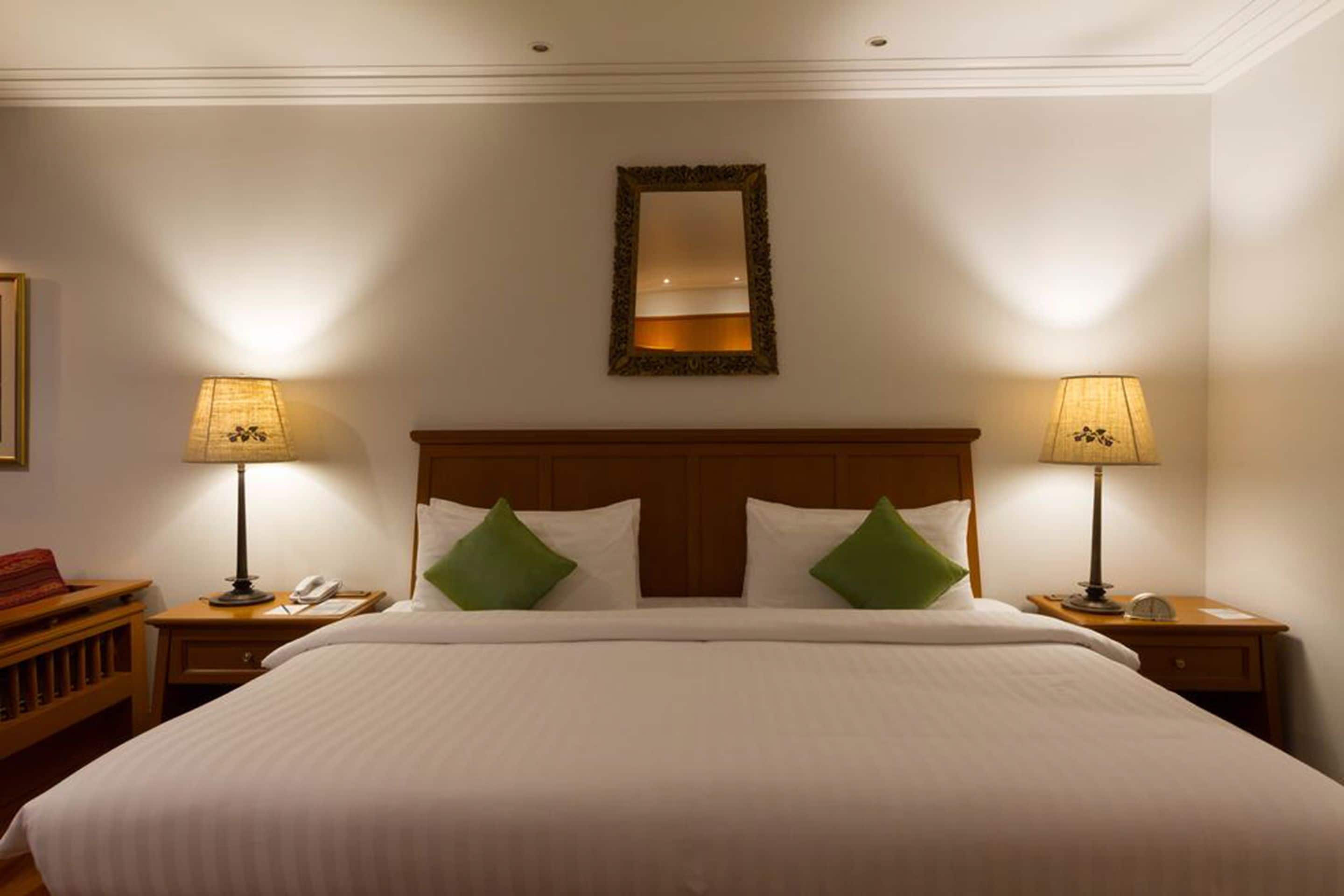 suite, balcony, river view | minibar, in-room safe, desk, blackout curtains