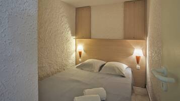 2 bedrooms, in-room safe, free cots/infant beds