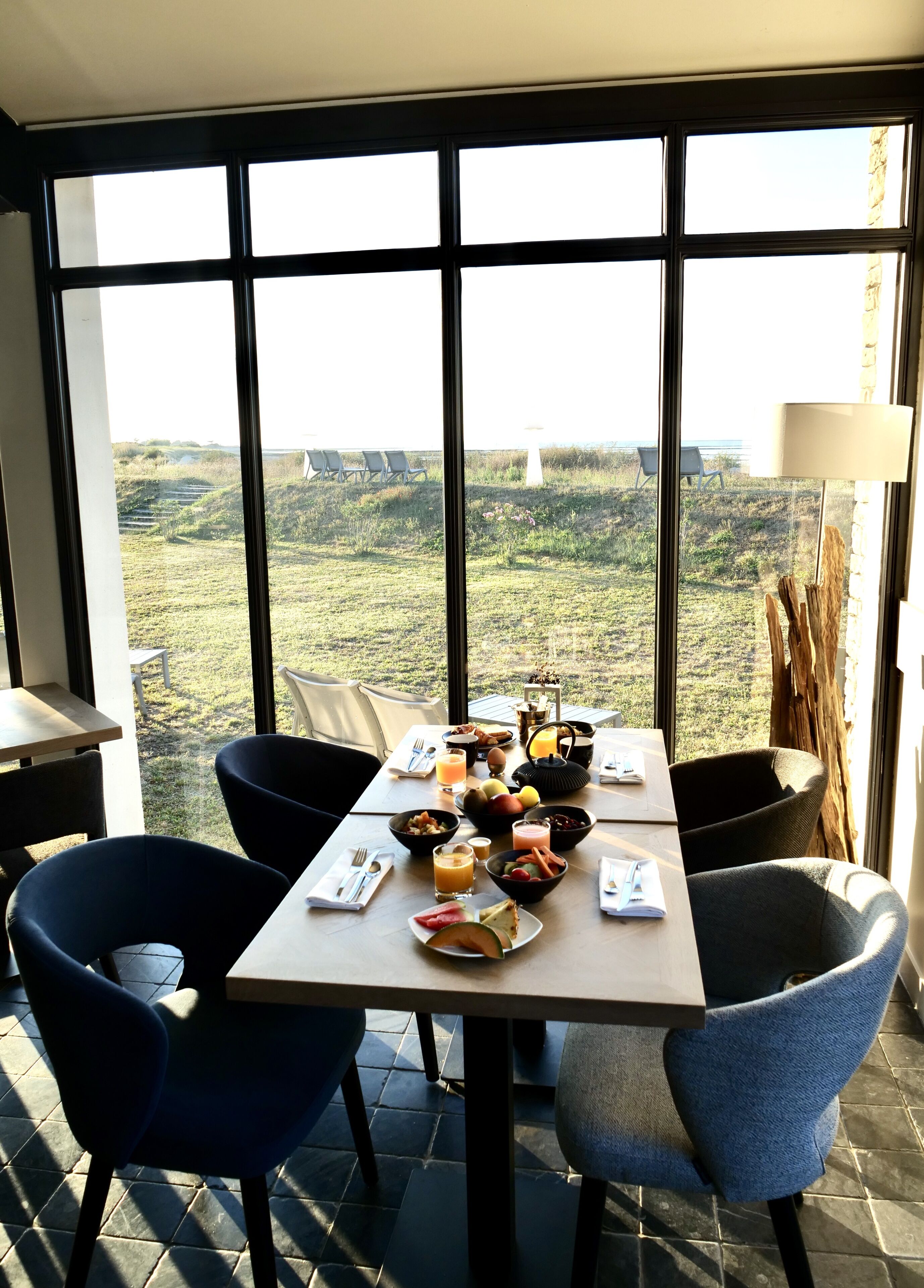 lunch and dinner served