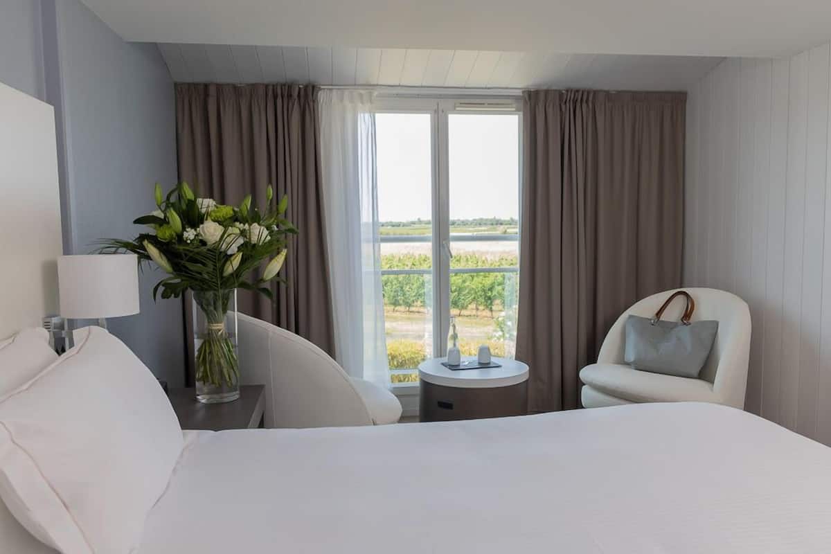 Comfort Room, Vineyard View