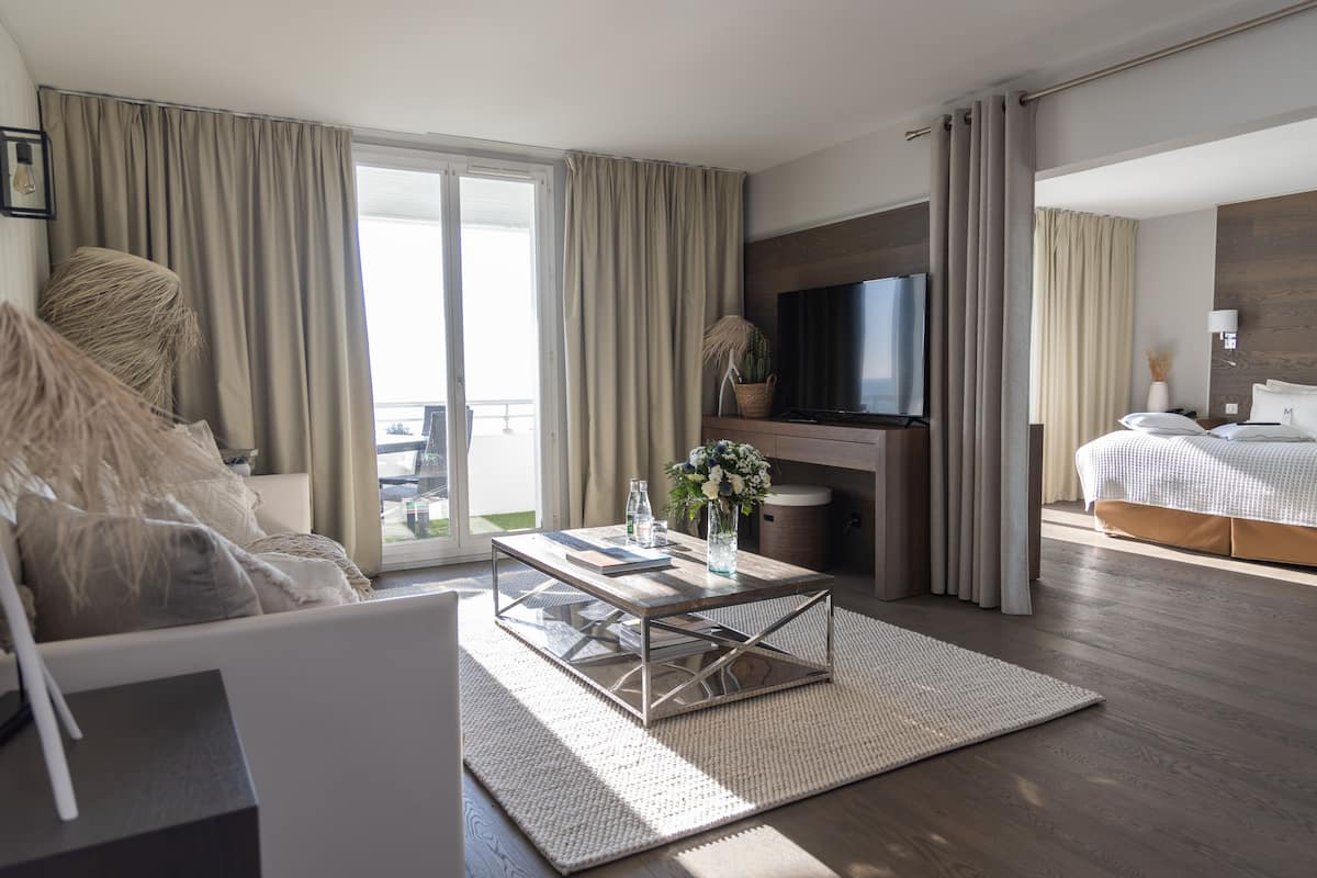 premium suite, ocean view | premium bedding, minibar, in-room safe, desk