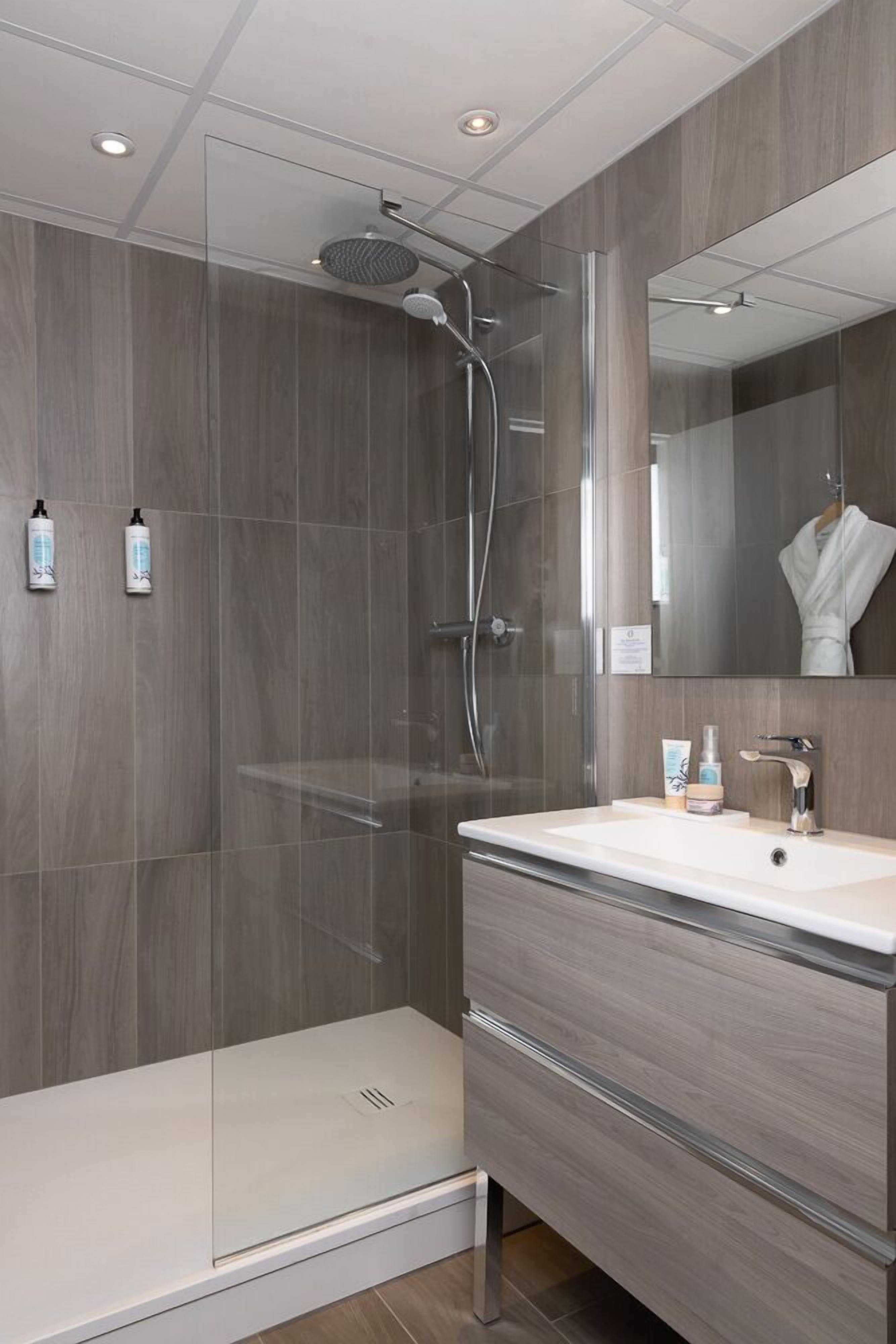 comfort room, ocean view | bathroom | free toiletries, hair dryer, towels