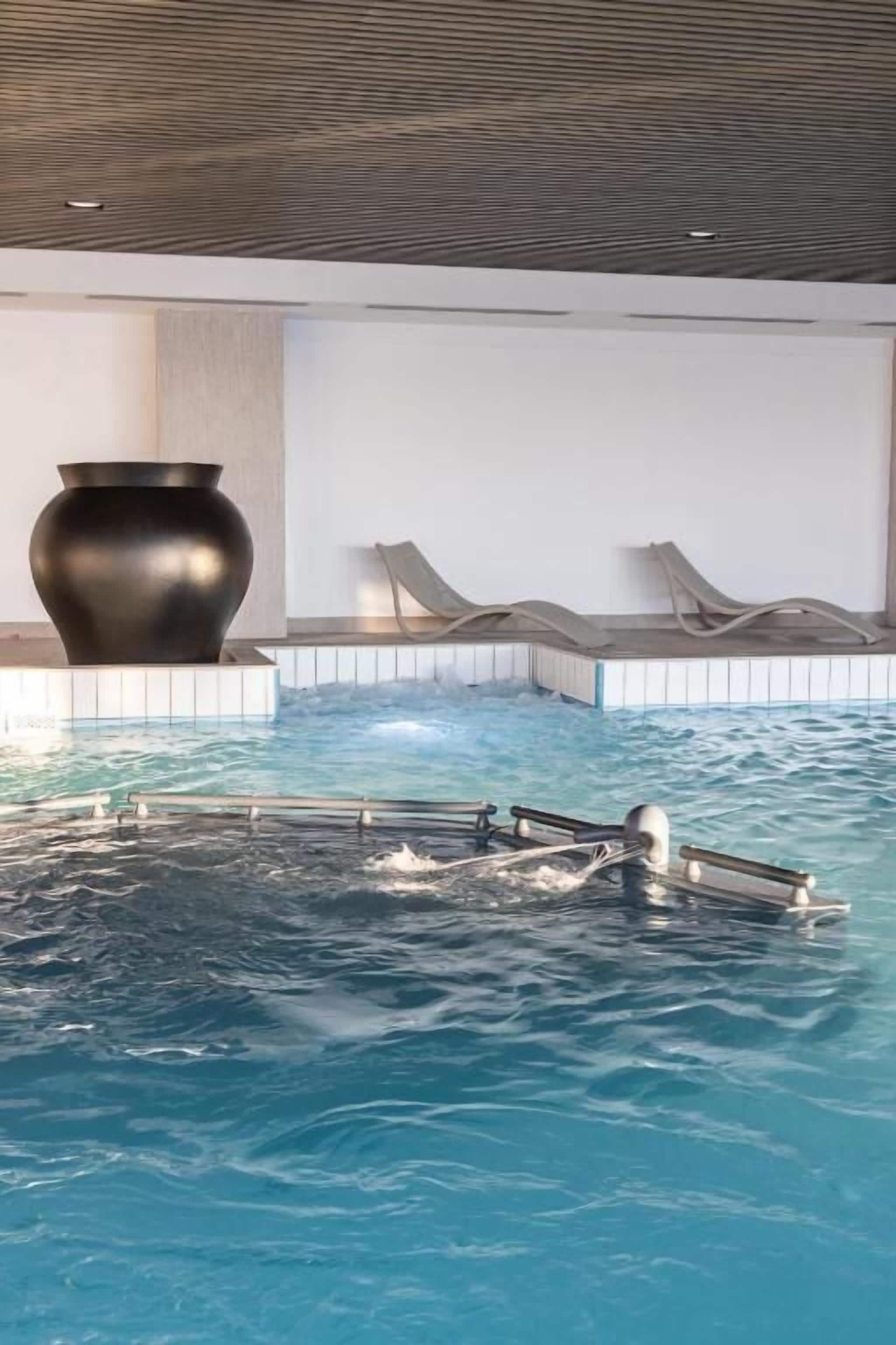 hot tub, steam room, turkish bath/hammam, body treatments, hydrotherapy