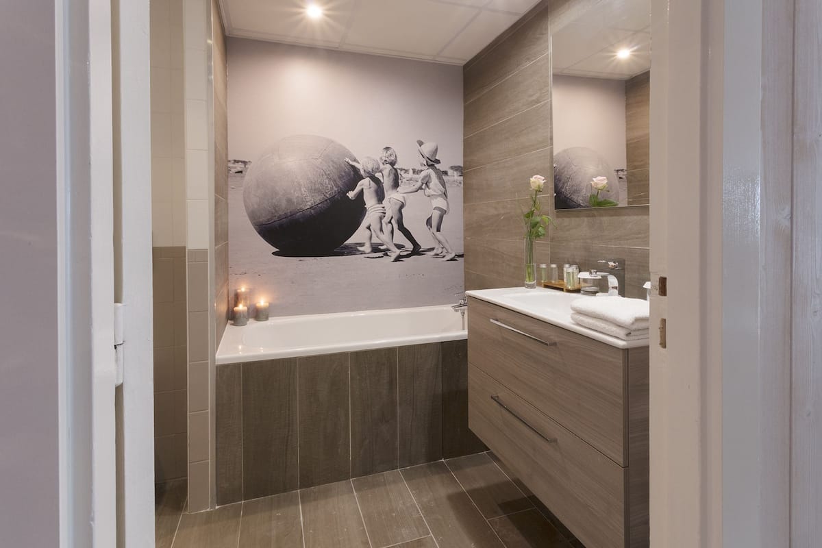 comfort suite, ocean view | bathroom | free toiletries, hair dryer, towels