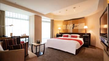 Deluxe Double Room | Premium bedding, in-room safe, desk, laptop workspace