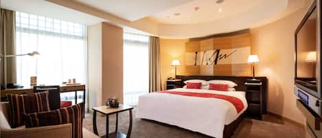 Deluxe Double Room | Premium bedding, in-room safe, desk, laptop workspace