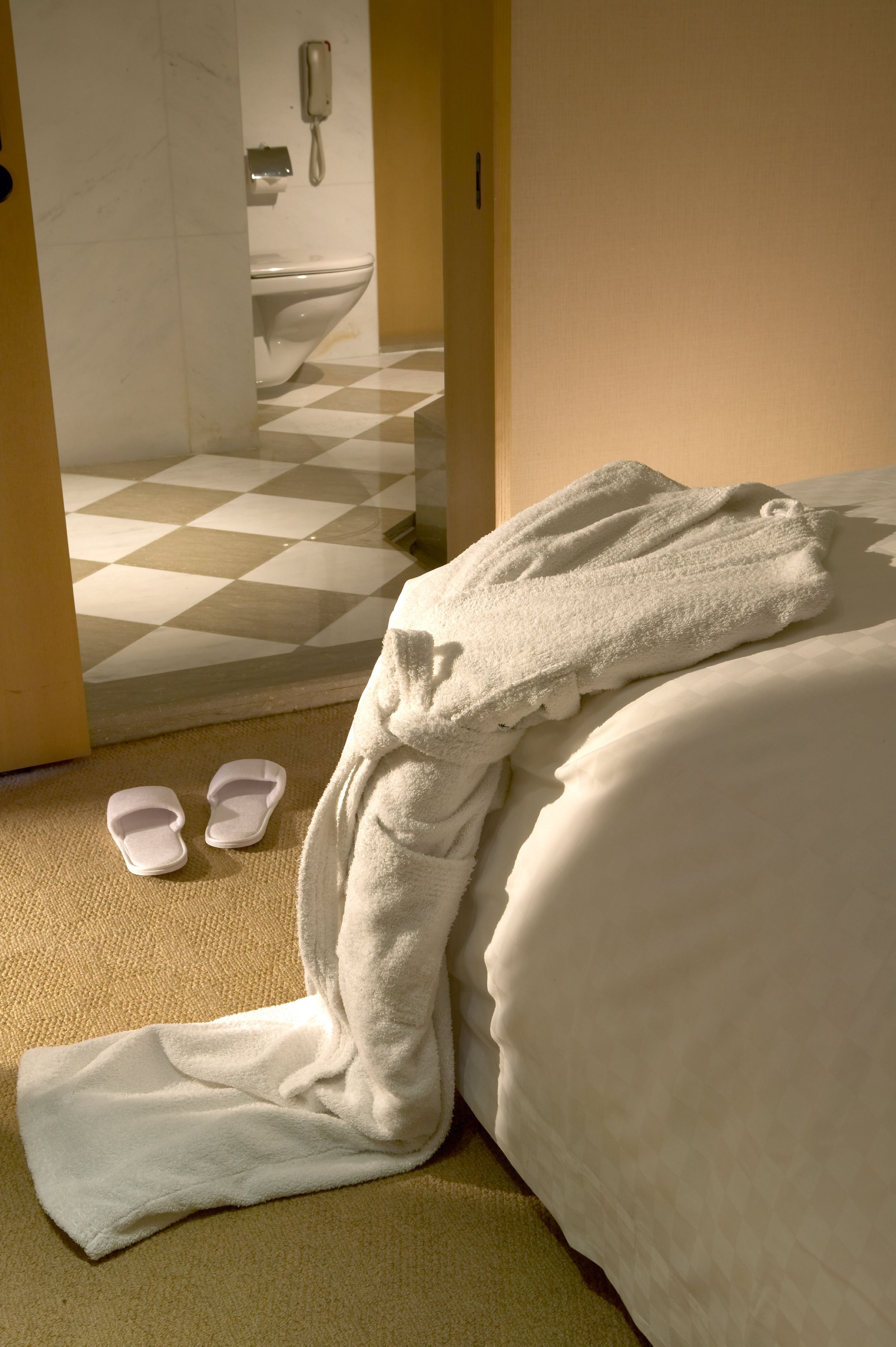 premium bedding, in-room safe, desk, laptop workspace