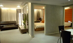 Literie hypoallergénique, minibar, coffres-forts dans les chambres