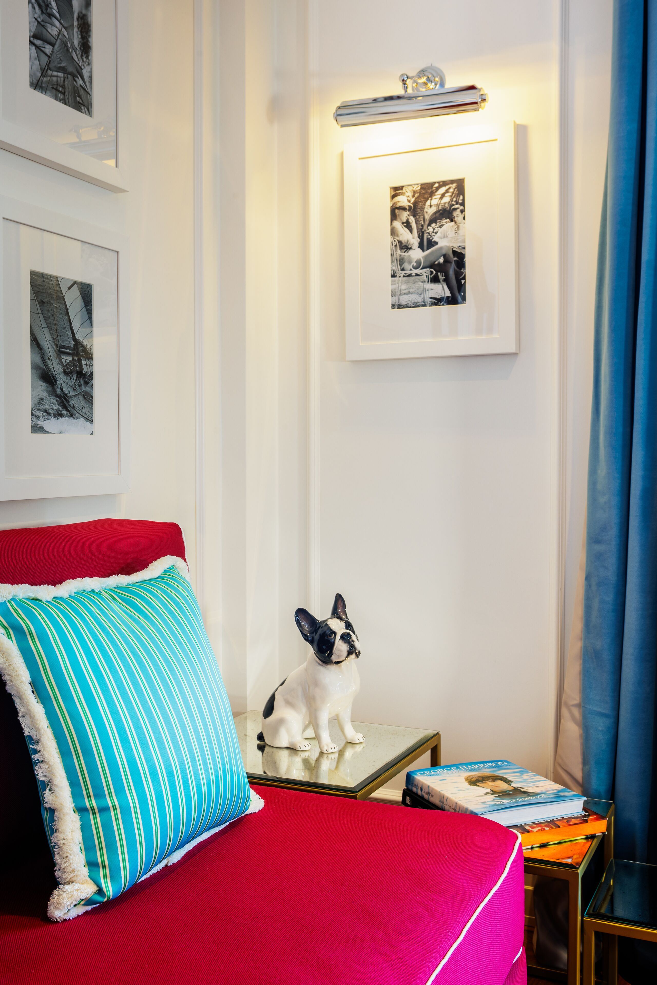 executive suite | living area | flat-screen tv