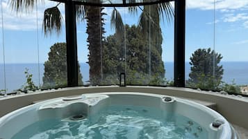 Couples treatment rooms, sauna, hot tub, steam room, Turkish bath