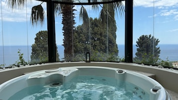 Couples treatment rooms, sauna, hot tub, steam room, Turkish bath