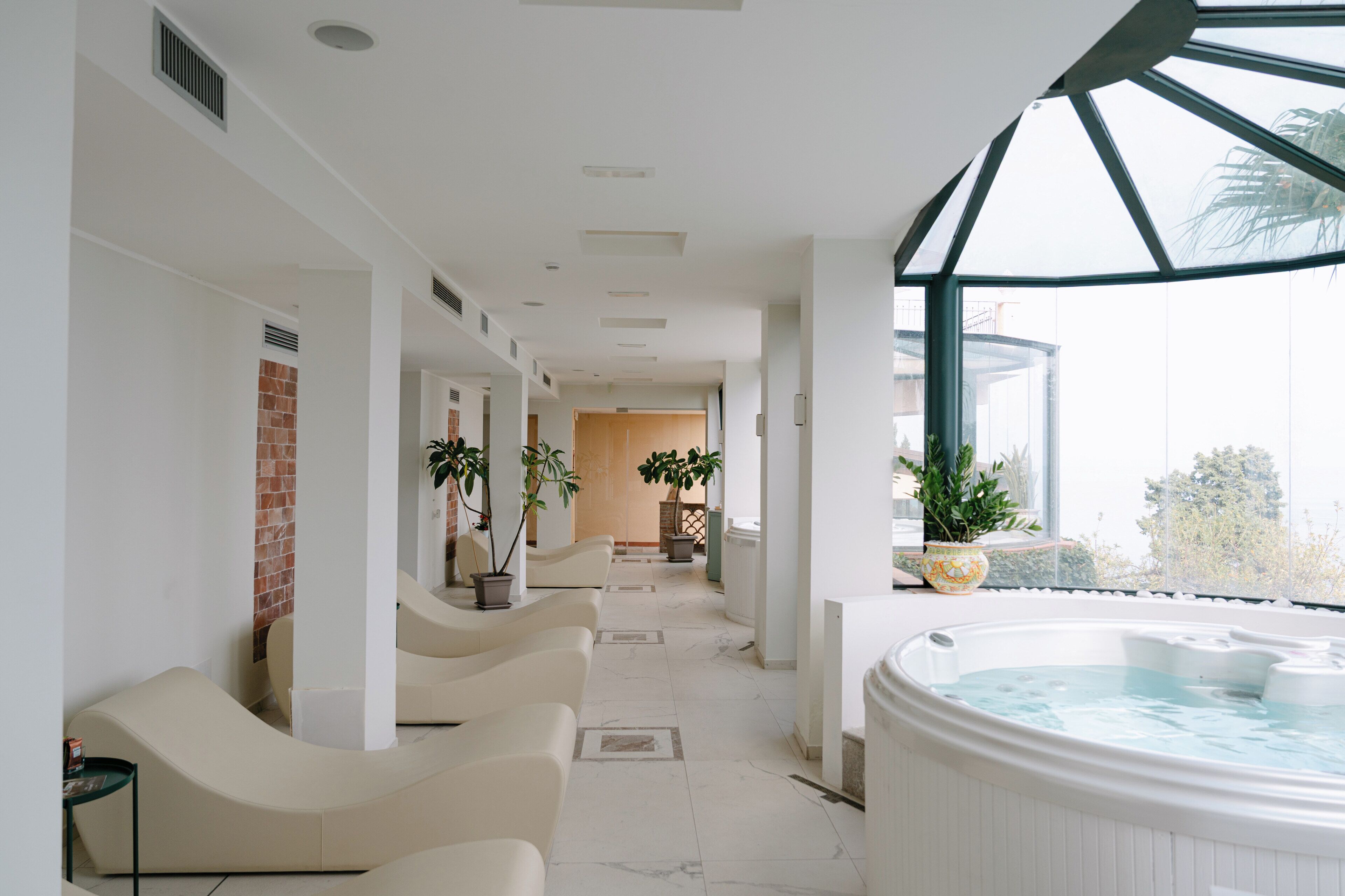 Couples treatment rooms, sauna, hot tub, steam room, Turkish bath