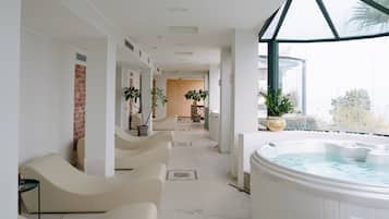 Couples treatment rooms, sauna, hot tub, steam room, Turkish bath